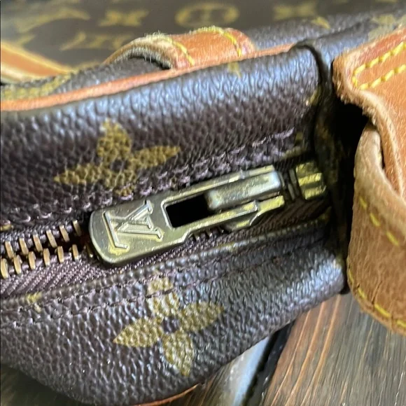 Louis Vuitton Vintage Jeune Fille Monogram Crossbody - Picture 10 of 11